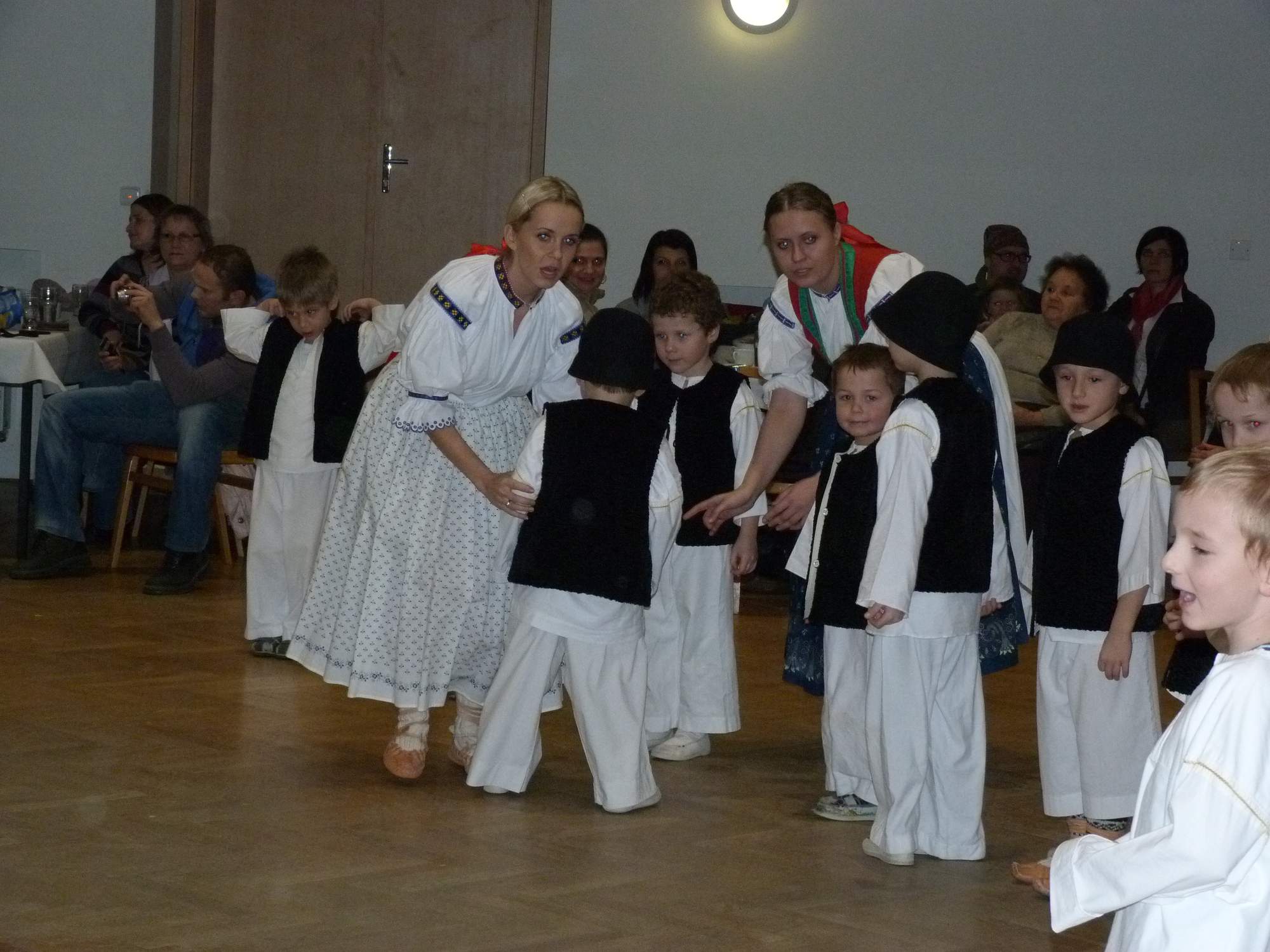 folklorni_bal_s_vuni_Vanoc-022